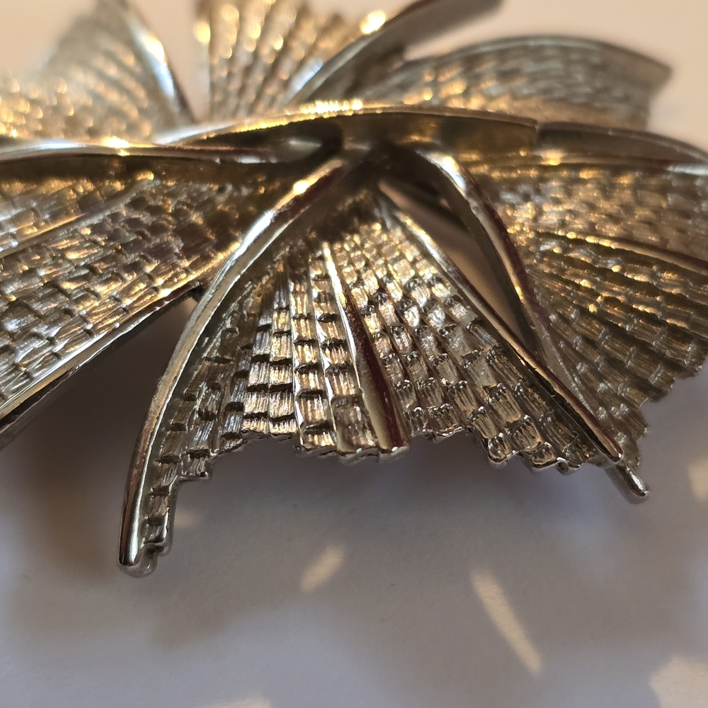 Vintage brooch abstract silver tone pin leaf leaves nature jewelry - Picture 5 of 10